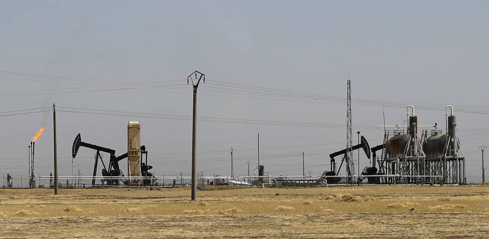 Kurdish militias remove the ISIS largest oil field in Syria
