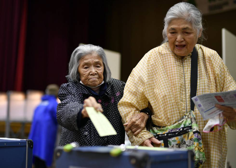 Abe gets an easy re-election in the Japanese elections