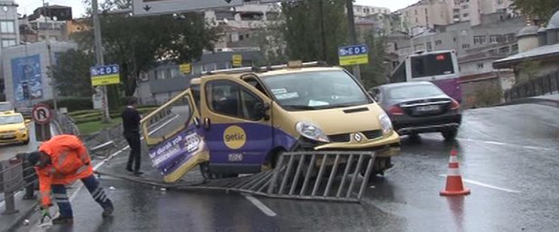 Minibus accident in Beyoğlu
